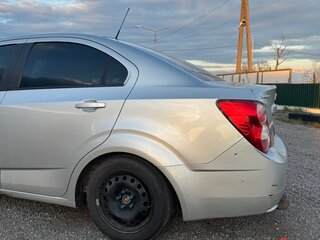 2013 Chevrolet Aveo II, серебристый, 700000 рублей, вид 4
