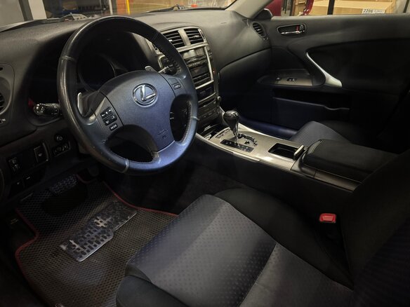 2008 Lexus IS 250 II Рестайлинг, красный, 1300000 рублей - вид 10