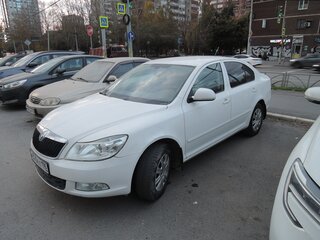 2012 Skoda Octavia II (A5) Рестайлинг, белый, 800000 рублей, вид 3