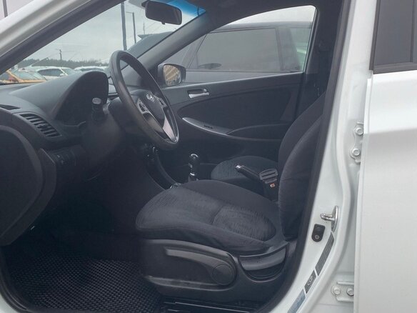 2014 Hyundai Solaris I Рестайлинг, белый, 750000 рублей - вид 6