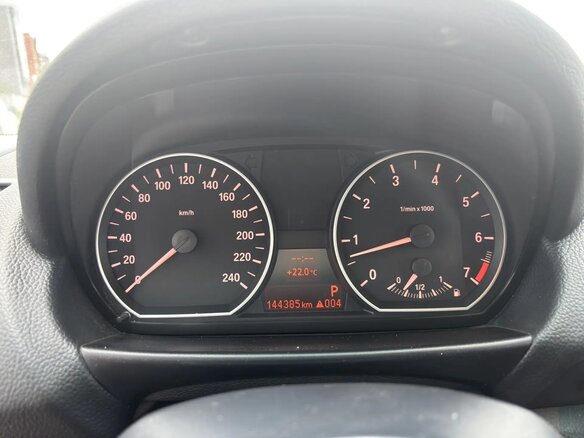 2009 BMW 1 серии 120i I (E81/E82/E87/E88) Рестайлинг, белый, 1200000 рублей - вид 13