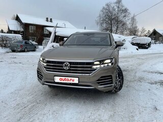 2019 Volkswagen Touareg III, коричневый, 6000000 рублей, вид 1