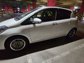 2019 Toyota Vitz III (XP130) Рестайлинг 2, белый, 1400000 рублей, вид 3