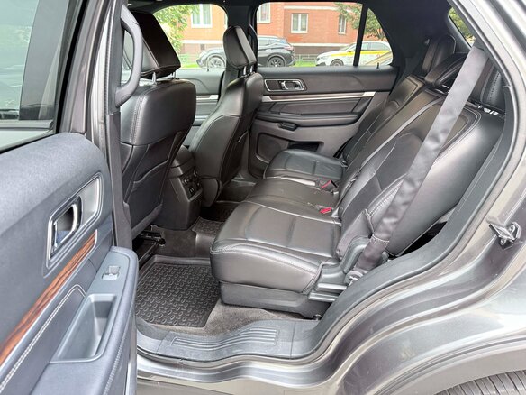 2018 Ford Explorer V Рестайлинг 2, серый, 2450000 рублей - вид 8
