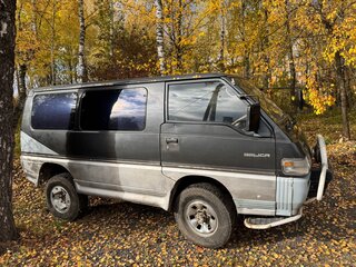 1992 Mitsubishi Delica III, синий, 690000 рублей, вид 3