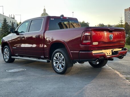 2023 Ram 1500 Crew Cab V, красный, 8700000 рублей, вид 3