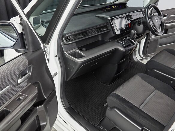 2015 Honda Stepwgn Spada V, белый, 1847000 рублей - вид 9