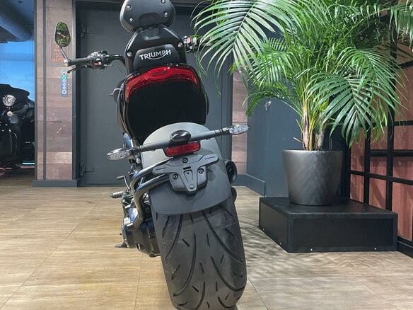 2025 Triumph Rocket 3, чёрный, 3700000 рублей - вид 2