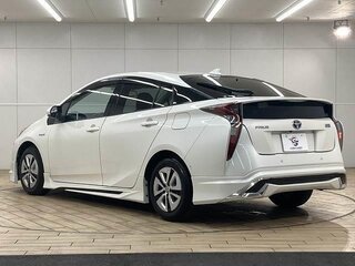 2016 Toyota Prius IV (XW50), белый, 1350000 рублей, вид 4
