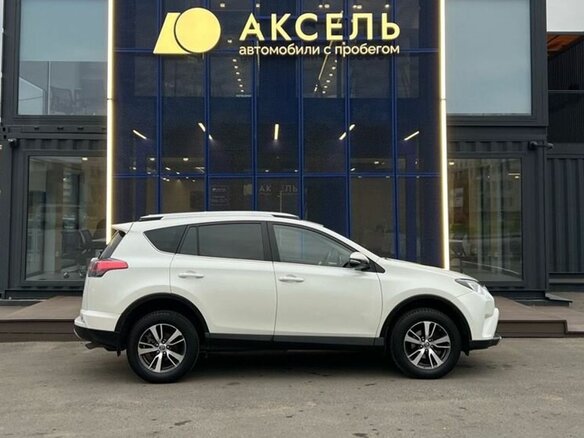 2018 Toyota RAV4 IV (XA40) Рестайлинг, белый - вид 3