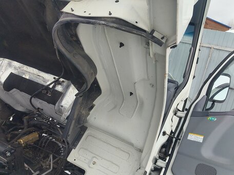 2005 Fuso (Mitsubishi) Canter, белый, 2000000 рублей, вид 5