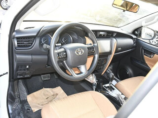 2026 Toyota Fortuner II Рестайлинг, белый, 4590000 рублей, вид 5