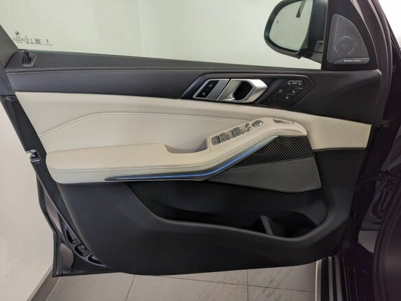 2025 BMW X7 40i I (G07) Рестайлинг, чёрный, 15300000 рублей - вид 18