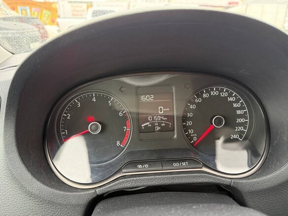 2017 Volkswagen Polo V Рестайлинг, бежевый, 1000000 рублей - вид 8