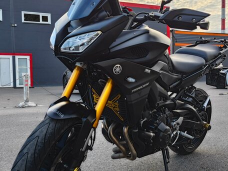 2017 Yamaha MT-09 Tracer (FJ-09), чёрный, 1100000 рублей, вид 1