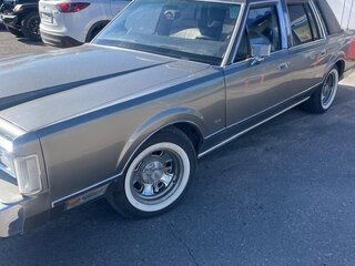 1987 Lincoln Town Car I, серый, 1800000 рублей, вид 1