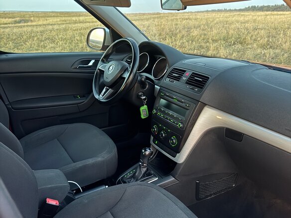 2014 Skoda Yeti I Рестайлинг, красный, 1150000 рублей - вид 4