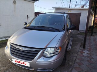 2005 Chrysler Town & Country IV Рестайлинг, серебристый, 950000 рублей, вид 1