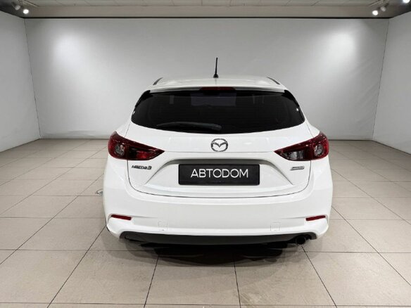 2018 Mazda 3 III (BM) Рестайлинг, белый, 1510000 рублей - вид 5