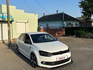 2015 Volkswagen Polo V Рестайлинг, белый, 750000 рублей, вид 3
