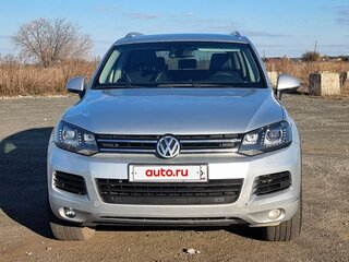 2010 Volkswagen Touareg II, серебристый, 1545000 рублей, вид 2