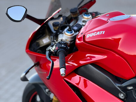 2018 Ducati Panigale V4, красный, 2050000 рублей, вид 4