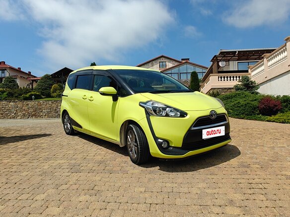 2017 Toyota Sienta II, жёлтый, 1150000 рублей - вид 2
