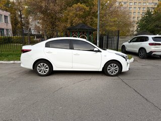 2021 Kia Rio IV Рестайлинг, белый, 1600000 рублей, вид 1