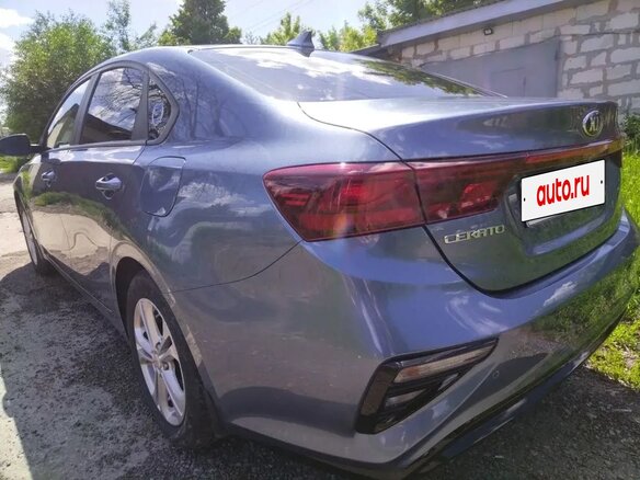 2018 Kia Cerato IV, голубой, 2000000 рублей - вид 3