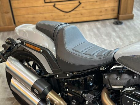 2024 Harley-Davidson Fat Bob, серебристый, 3450000 рублей, вид 5