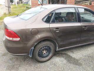 2015 Volkswagen Polo V, коричневый, 550000 рублей, вид 3