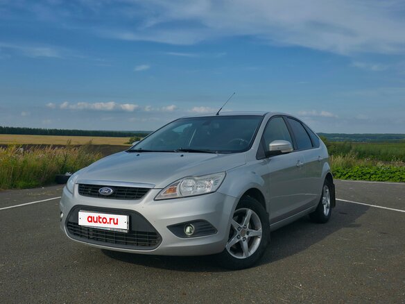 2011 Ford Focus II Рестайлинг, серебристый, 570000 рублей - вид 4