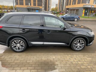 2018 Mitsubishi Outlander III Рестайлинг 3, чёрный, 2150000 рублей, вид 2
