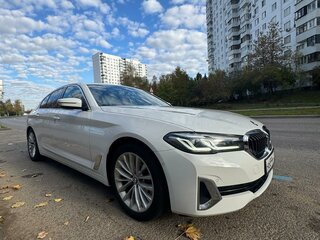 2021 BMW 5 серии Long 525Li VII (G30/G31/G38) Рестайлинг, белый, 4350000 рублей, вид 3