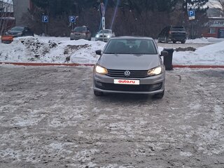 2018 Volkswagen Polo V Рестайлинг, серебристый, 900000 рублей, вид 1