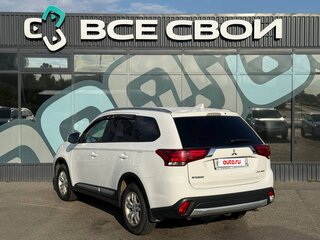 2017 Mitsubishi Outlander III Рестайлинг 2, белый, 1697000 рублей, вид 3