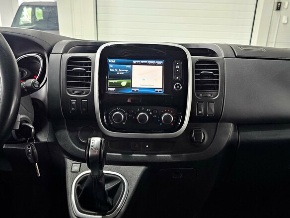 2020 Renault Trafic III, синий, 3499000 рублей - вид 13