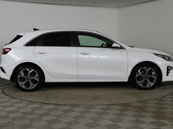 2018 Kia Ceed III, белый, 1569990 рублей - вид 3