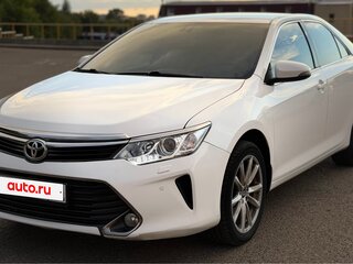 2015 Toyota Camry VII (XV50) Рестайлинг, белый, 1999900 рублей, вид 4
