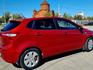2013 Kia Rio 4-speed III, красный, 850000 рублей, вид 4