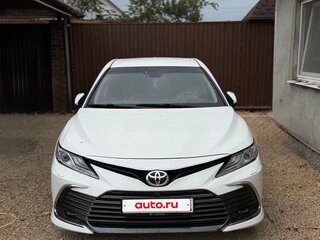 2019 Toyota Camry VIII (XV70), белый, 2000000 рублей, вид 1