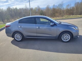 2017 Kia Rio IV, серый, 1430000 рублей, вид 4