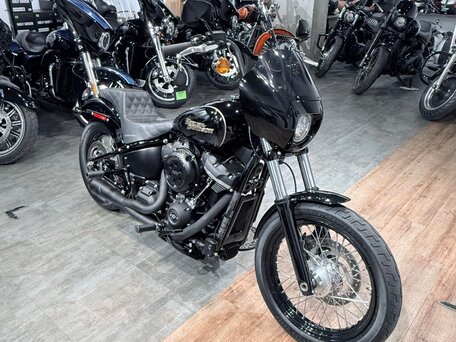 2018 Harley-Davidson Street Bob, чёрный, 1399000 рублей, вид 1