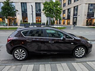 2013 Opel Astra J Рестайлинг, коричневый, 825000 рублей, вид 1