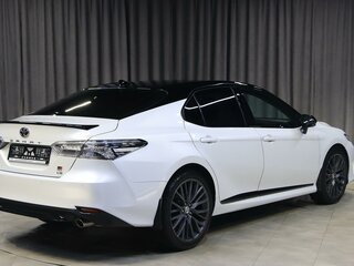 2021 Toyota Camry VIII (XV70) Рестайлинг, белый, 2549000 рублей, вид 2