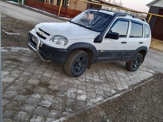 2014 Chevrolet Niva I Рестайлинг, белый, 570000 рублей, вид 2