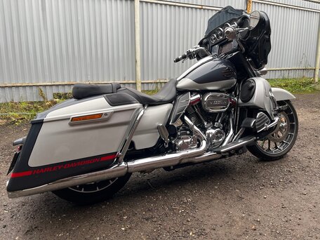 2019 Harley-Davidson CVO Street Glide, белый, 2550000 рублей, вид 1
