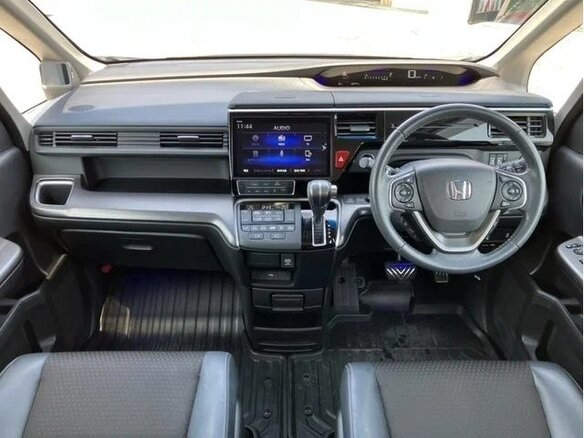 2021 Honda Stepwgn Spada V Рестайлинг, белый - вид 7