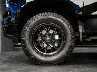 2022 Chevrolet Silverado ZR2 IV (T1XX) Рестайлинг, чёрный, 9000000 рублей, вид 3