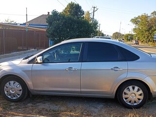 2010 Ford Focus II Рестайлинг, серебристый, 480000 рублей, вид 4